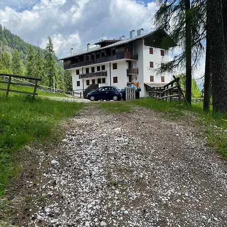 Dafne Dolomites Lägenhet *